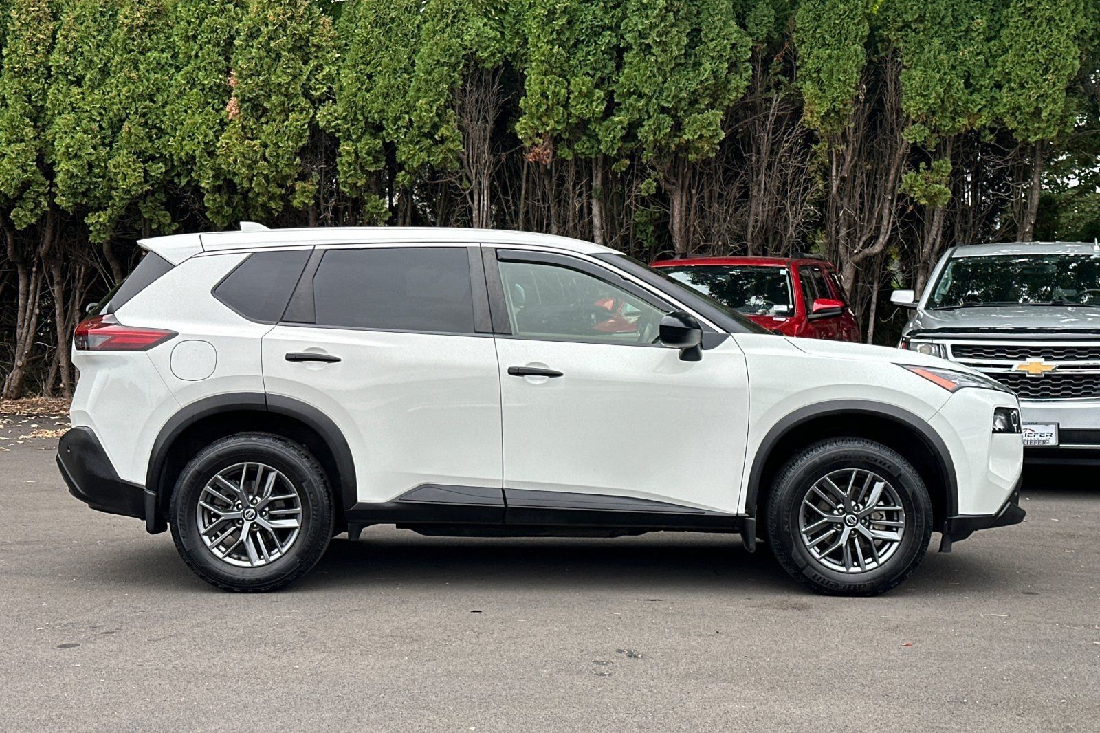 Used 2021 Nissan Rogue S AWD/4WD image 3