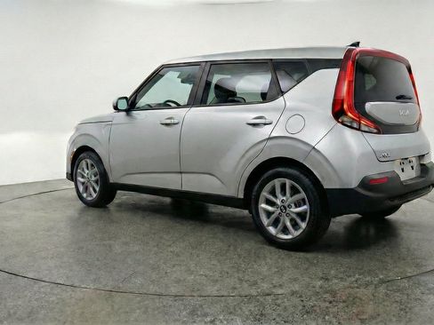 Used 2025 Kia Soul LX w/ LX Technology Package FWD image 6