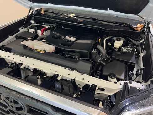 Used 2023 Toyota Tundra Limited image 9