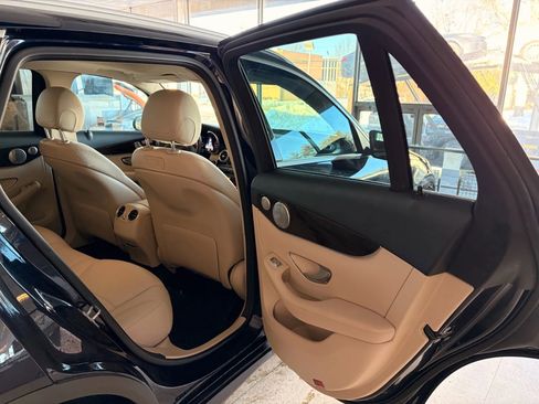 Used 2019 Mercedes-Benz GLC 300 GLC 300 4MATIC Sport Utility 4 image 23