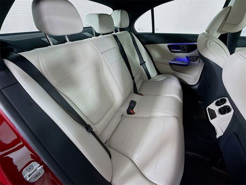 Used 2025 Mercedes-Benz C 300 4MATIC Sedan image 28