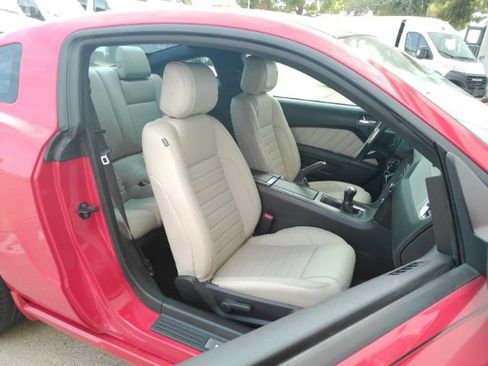 Used 2013 Ford Mustang GT Premium RWD image 17