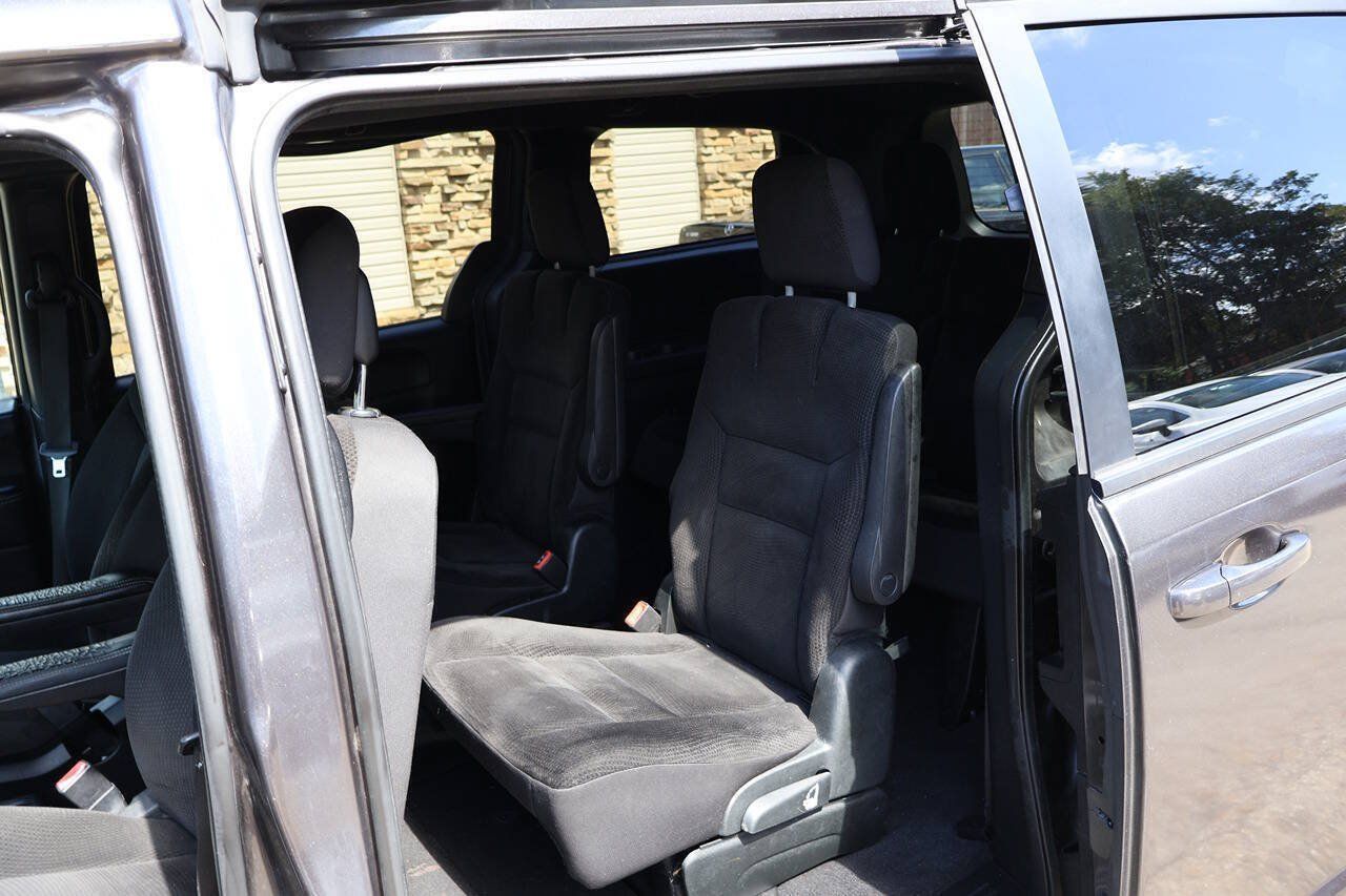 Used 2018 Dodge Grand Caravan SE FWD image 15