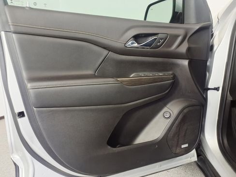 Used 2019 GMC Acadia SLT w/ LPO, Floor Liner Package FWD image 13