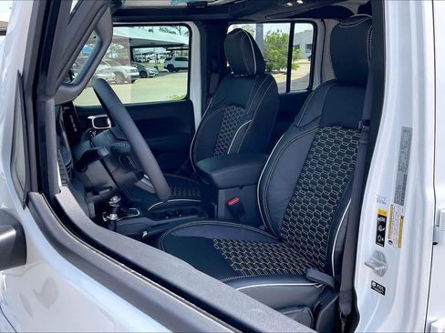 New 2026 Jeep Gladiator Mojave AWD/4WD image 9