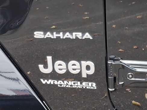 Used 2021 Jeep Wrangler Unlimited Sahara AWD/4WD image 17