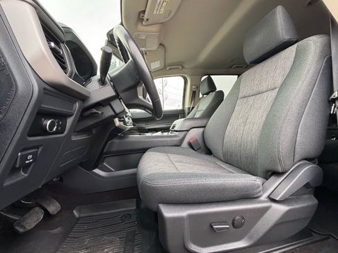 Used 2023 Ford Expedition XLT image 11