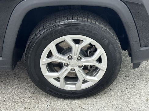 Used 2024 Jeep Compass Sport image 35