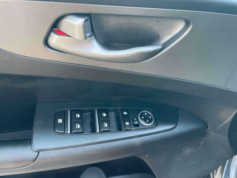 Used 2020 Kia Forte LXS FWD image 11