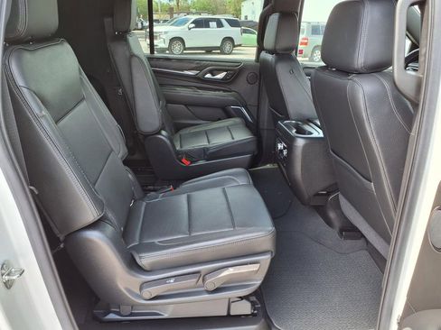 Used 2021 GMC Yukon XL Denali image 16