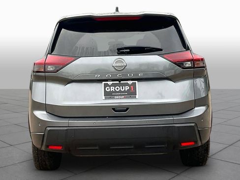 Used 2025 Nissan Rogue SV image 5