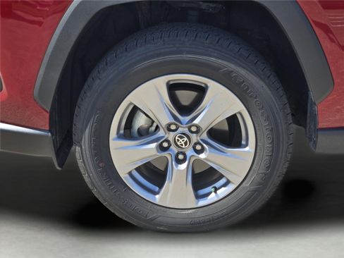 Used 2025 Toyota RAV4 XLE w/ Convenience Package FWD image 10