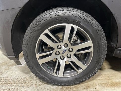 Used 2024 Ford Expedition Limited image 10