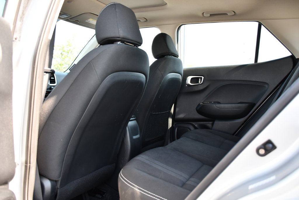 Used 2022 Hyundai Venue SEL FWD image 19