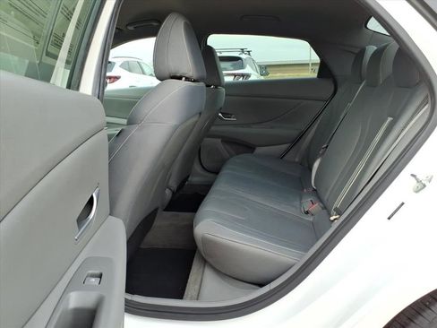 Used 2023 Hyundai Elantra SEL image 10