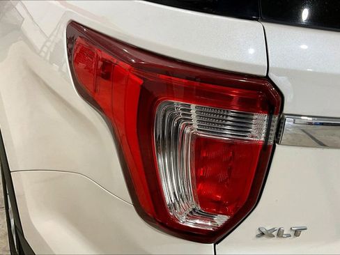 Used 2017 Ford Explorer XLT FWD image 28