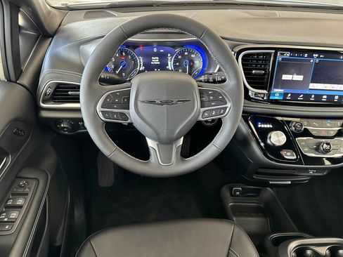 New 2026 Chrysler Pacifica Select FWD image 11