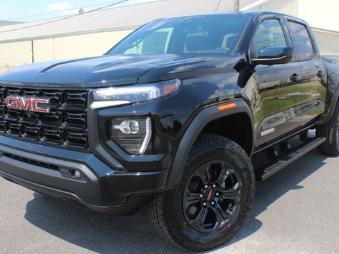 New 2025 GMC Canyon Elevation w/ Convenience Package image 1