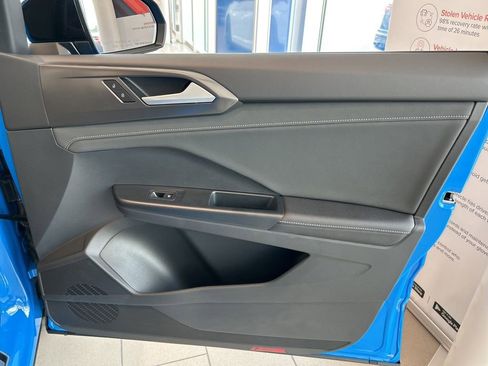 Used 2025 Volkswagen Taos SE image 34