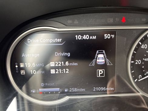 Used 2023 Nissan Versa SR w/ Trunk Package image 11