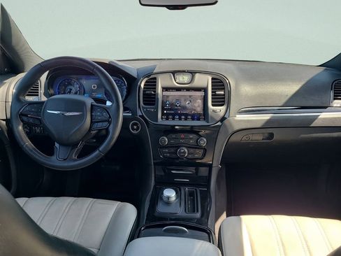 Used 2018 Chrysler 300 S w/ 300S Premium Group RWD image 11