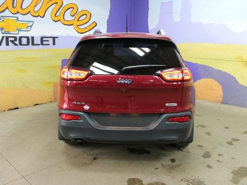Used 2017 Jeep Cherokee Latitude w/ Cold Weather Group AWD/4WD image 7