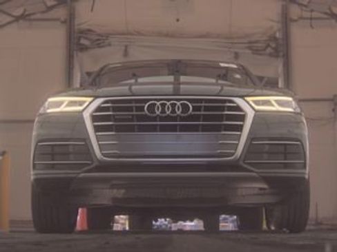 Used 2019 Audi Q5 2.0T Premium Plus w/ Premium Plus Package AWD/4WD image 2