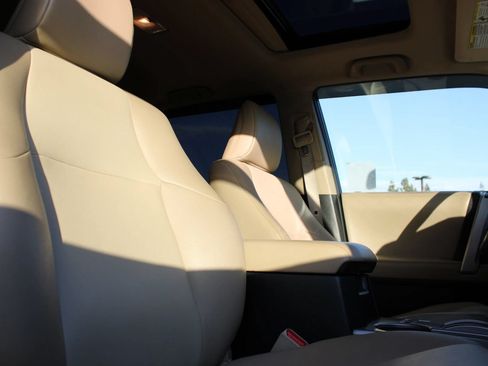 Used 2018 Toyota 4Runner SR5 Premium RWD image 11