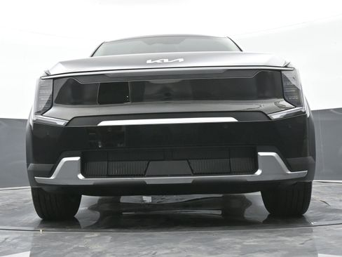 Used 2024 Kia EV9 Light RWD image 36