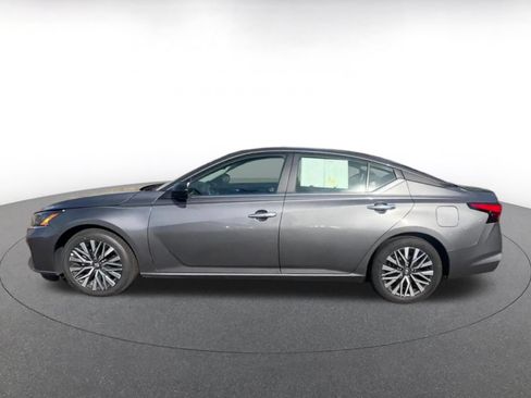 Used 2025 Nissan Altima 2.5 SV FWD image 7