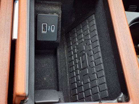 Used 2024 Lincoln Navigator Reserve AWD/4WD image 9