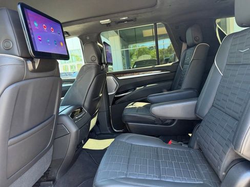 Used 2025 Cadillac Escalade Sport Platinum w/ LPO, ONYX Package AWD/4WD image 11