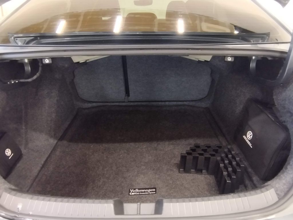 Certified 2023 Volkswagen Jetta SE w/ Panoramic Sunroof Package FWD image 18