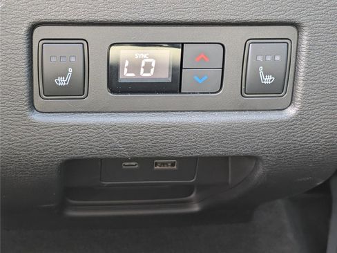 Used 2024 Mitsubishi Outlander SEL image 17