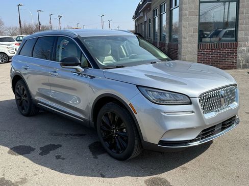 Used 2022 Lincoln Corsair Reserve w/ Elements Package FWD image 3