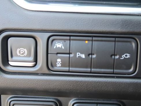 Used 2021 Chevrolet Suburban High Country RWD image 27