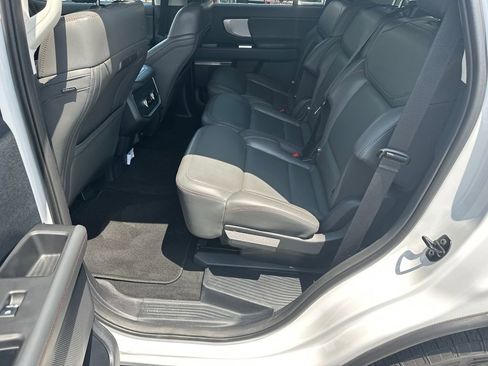 Used 2025 Ford Expedition Active AWD/4WD image 22