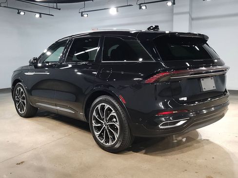 Used 2024 Lincoln Nautilus Reserve image 5