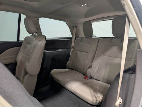 Used 2021 Lincoln Aviator Reserve w/ Elements Package Plus AWD/4WD image 18