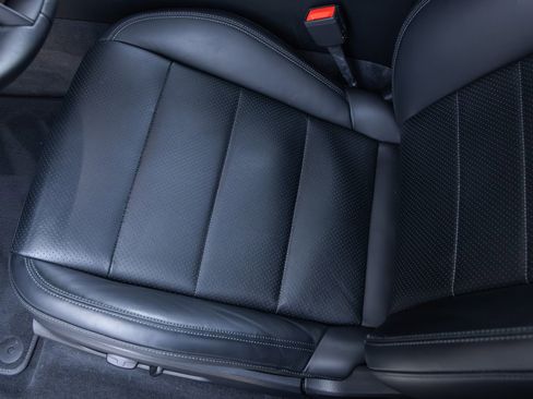 Certified 2025 Porsche Macan Electric RWD image 23