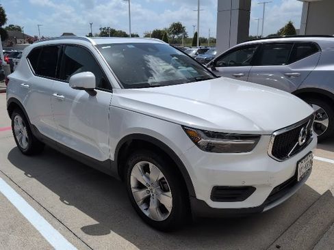 Used 2020 Volvo XC40 T5 Momentum AWD/4WD image 2