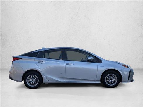 Used 2021 Toyota Prius L Eco FWD image 4