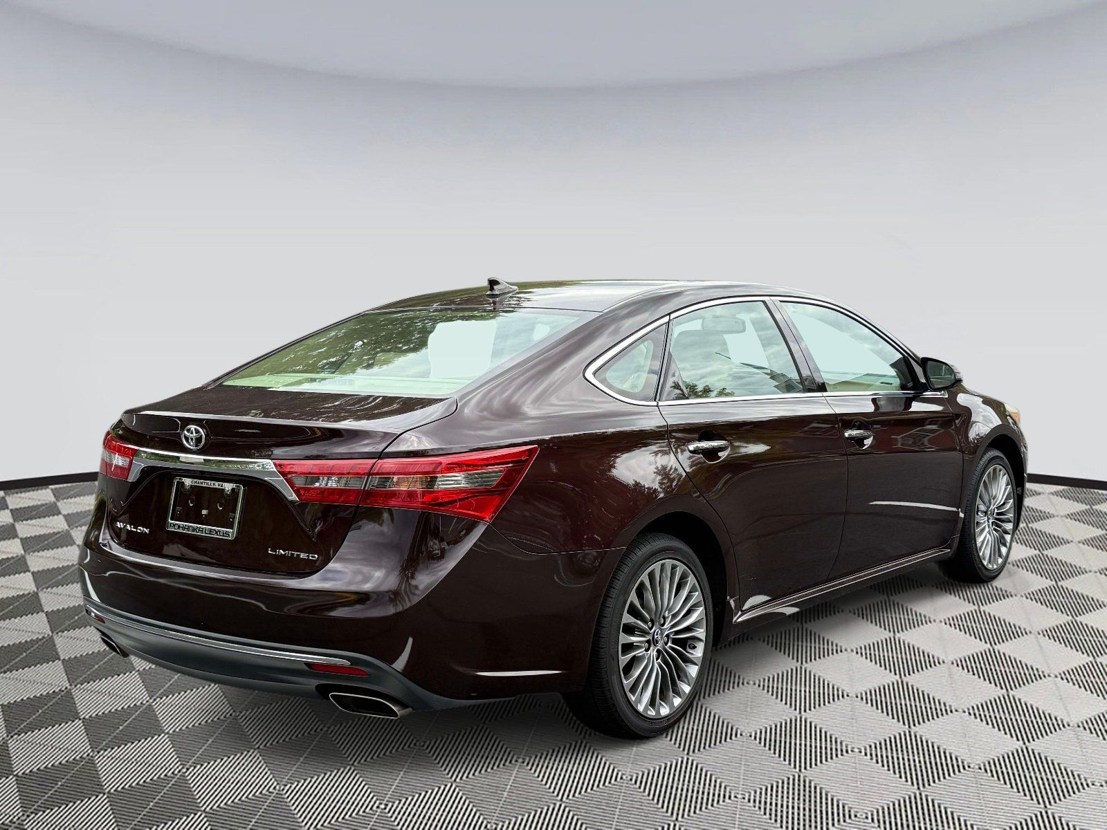 Used 2016 Toyota Avalon Limited FWD image 2