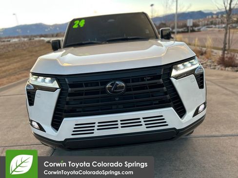 Used 2024 Lexus GX 550 image 4