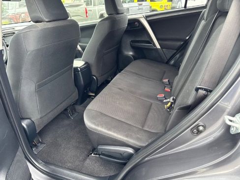 Used 2017 Toyota RAV4 LE AWD/4WD image 15