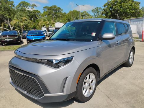 Used 2024 Kia Soul LX w/ Option Group 015 FWD image 1