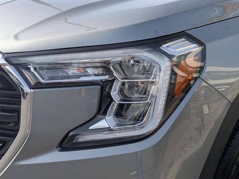 Used 2024 GMC Terrain SLE image 12