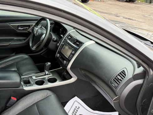 Used 2015 Nissan Altima 2.5 SL w/ Technology Package FWD image 9