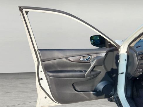 Used 2019 Nissan Rogue SV AWD/4WD image 9