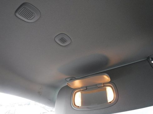 Used 2023 Chrysler Pacifica Touring-L image 15